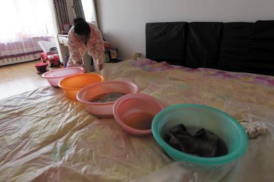 新余楼上漏水，住户失联，小区没物管，业主维权难！律师来支招……